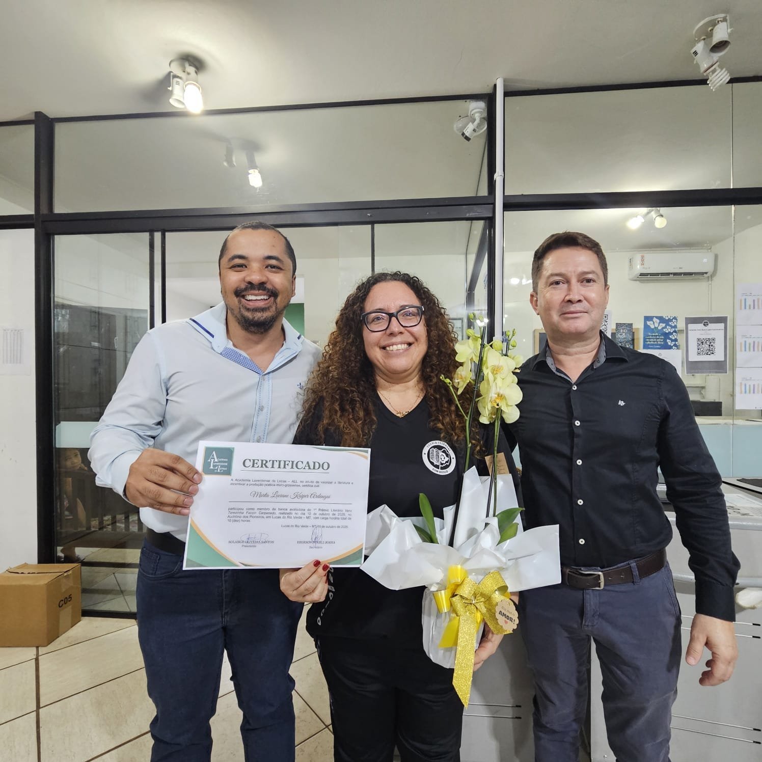 Academia Luverdense de Letras homenageia professora do Colégio Dom Bosco por contribuição no 1º Prêmio Literário