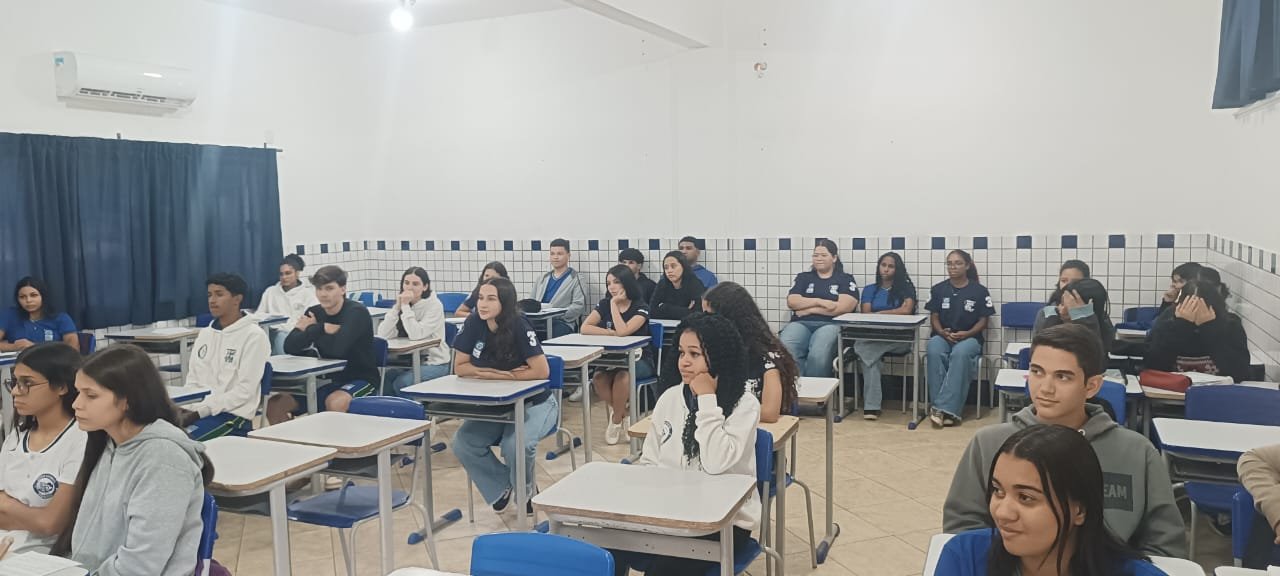Secretário de Educação de Mato Grosso visita Escola Estadual Dom Bosco e conversa com alunos do 3º ano sobre o SAEB e o futuro da educação